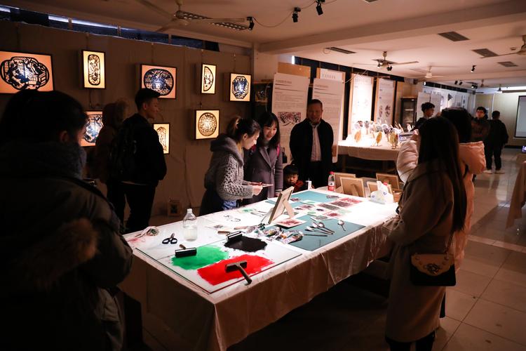 文化管理系非遗专业举行传统手工艺品展览